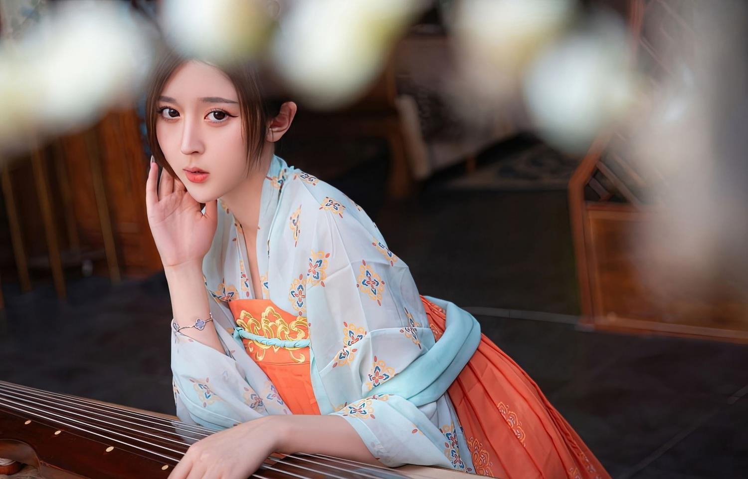 ��ɫ֮��Ӱ���ȷ�