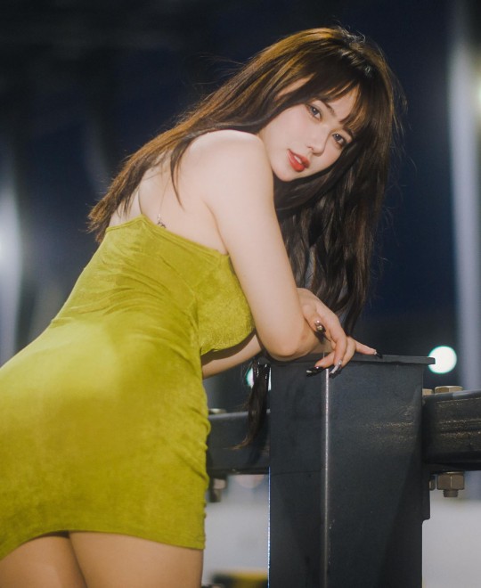 �ǿմ�ý����Ů��Ů���첥