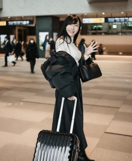 ��ɫ���������İ�Ӱ���ȷ�