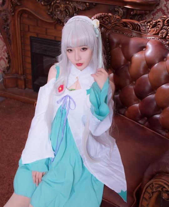 ������Ů�������첲�Ѻ�Ҹ�¶���Ӱ���ȷ�